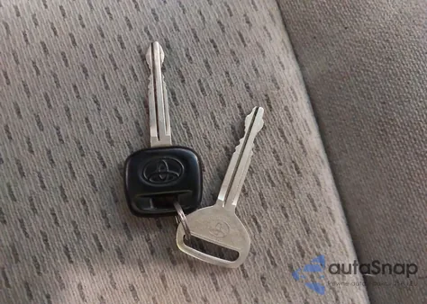 2003 Toyota Camry Le z USA, uszkodzony, nr VIN 4T1BE32K53U675331